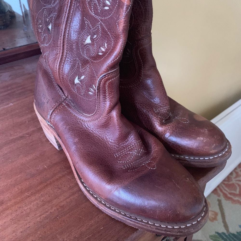 - Frye cowboy boots 8.5
